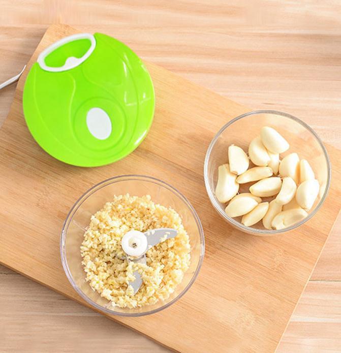 Picador Manual com Corda para Alho e Legumes